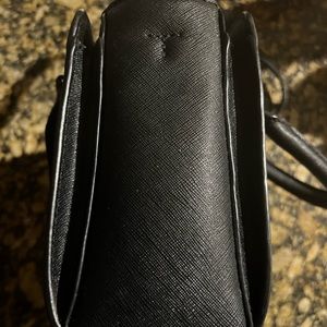 Tory Burch purse excellent condition black